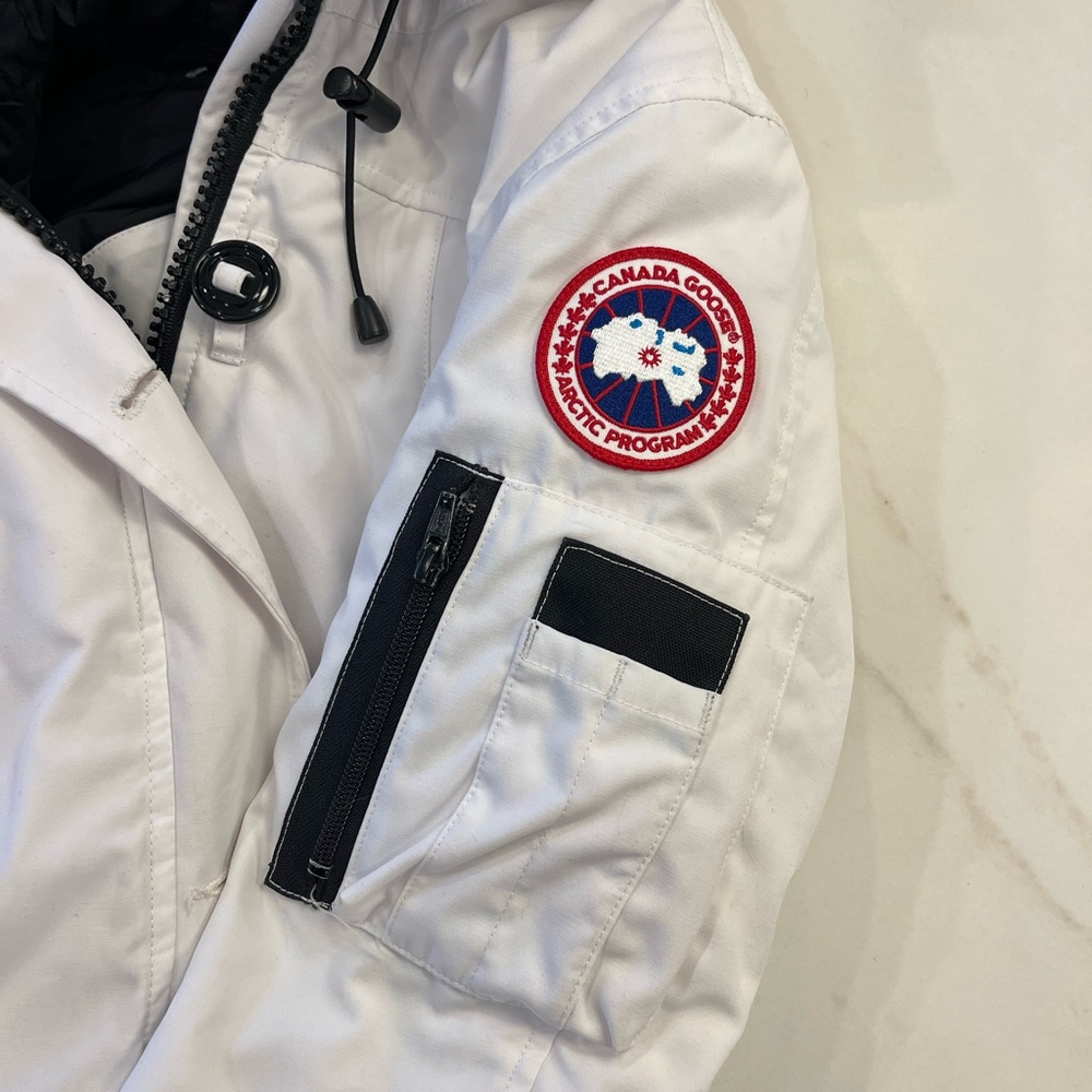 Ladies XS Canada Goose Coat - Picture 3 of 4